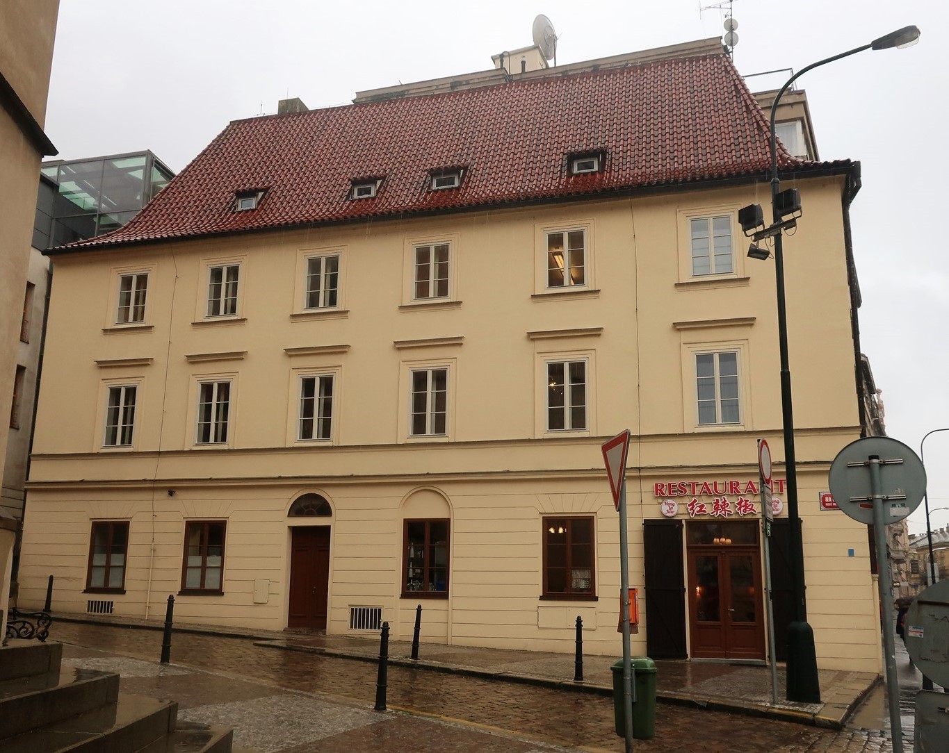 Bývalá škola u sv. Štěpána, Na Rybníčku čp. 535/2