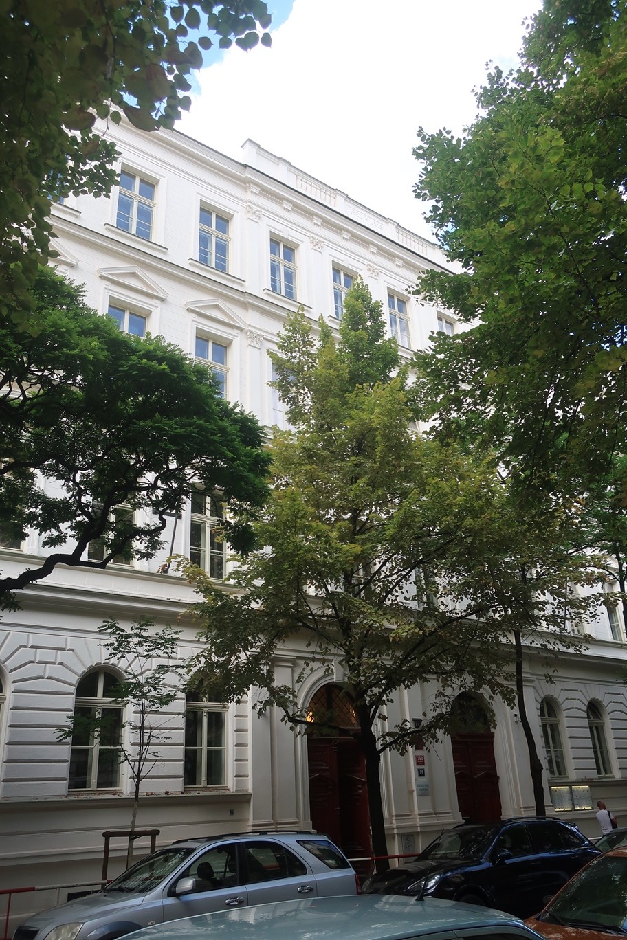 Střední škola obchodní, Belgická čp. 250/29