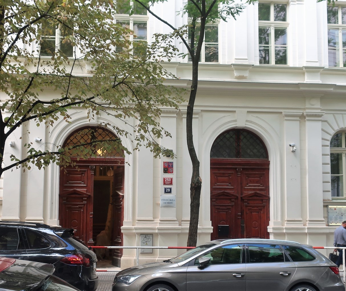 Střední škola obchodní, Belgická čp. 250/29
