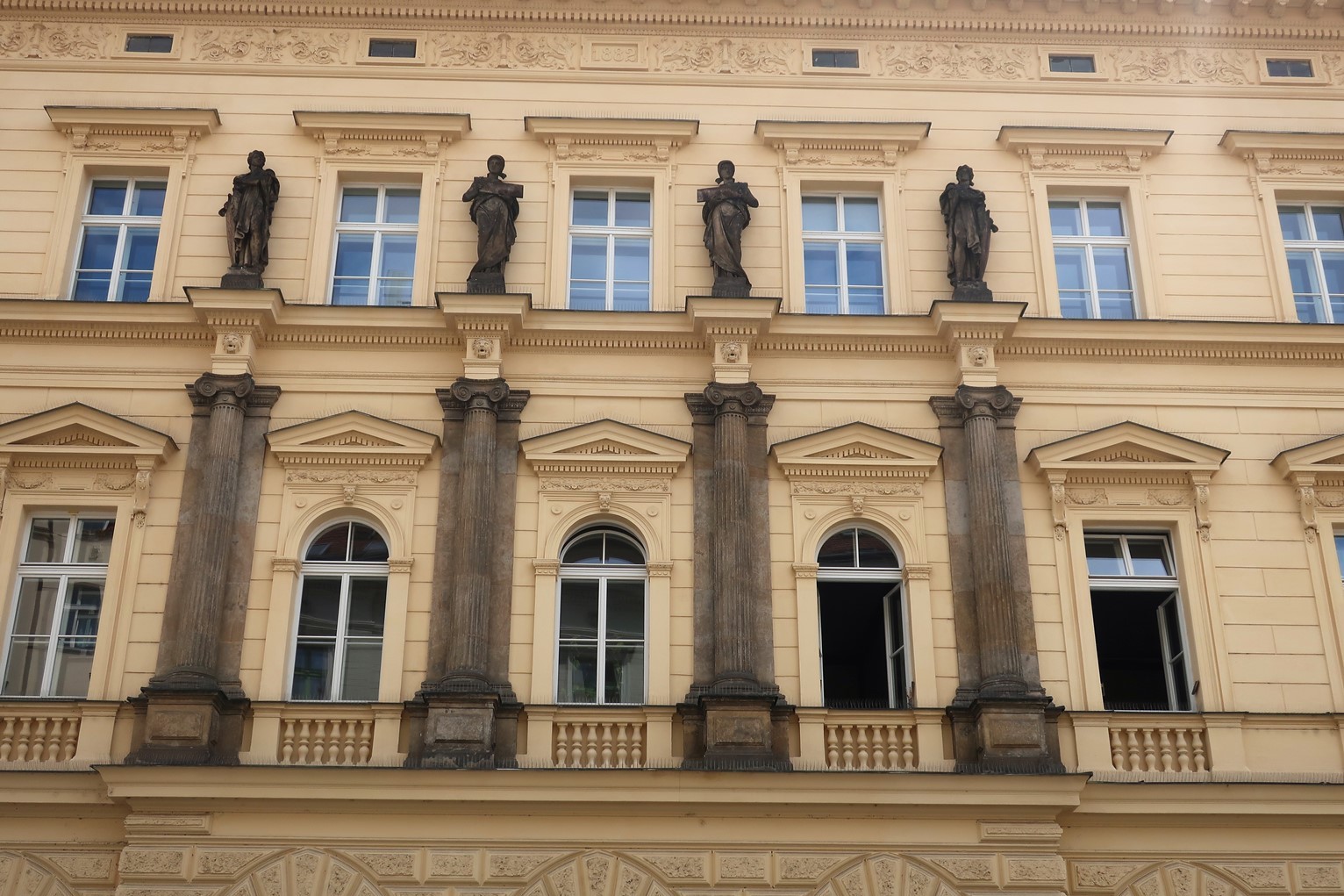 Gymnázium Botičská čp. 424/1
