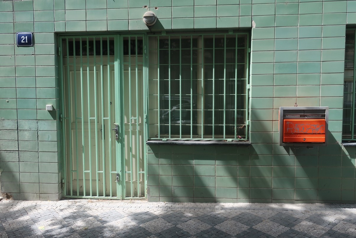 Pošta Praha 23, Belgická čp. 519/21, Bruselská čp. 519/18