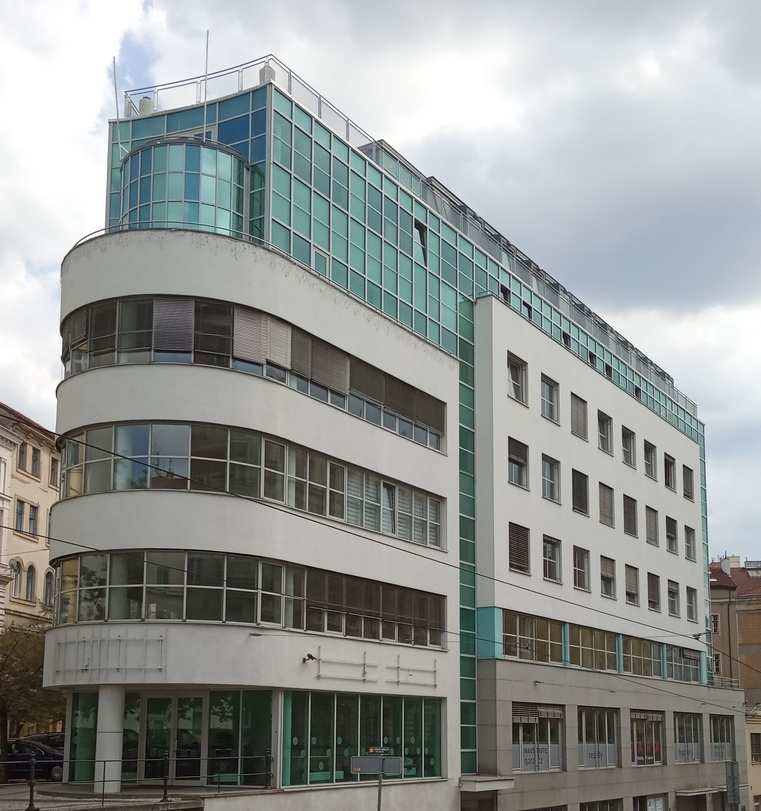 Novofunkcionalistická architektura v Praze 2