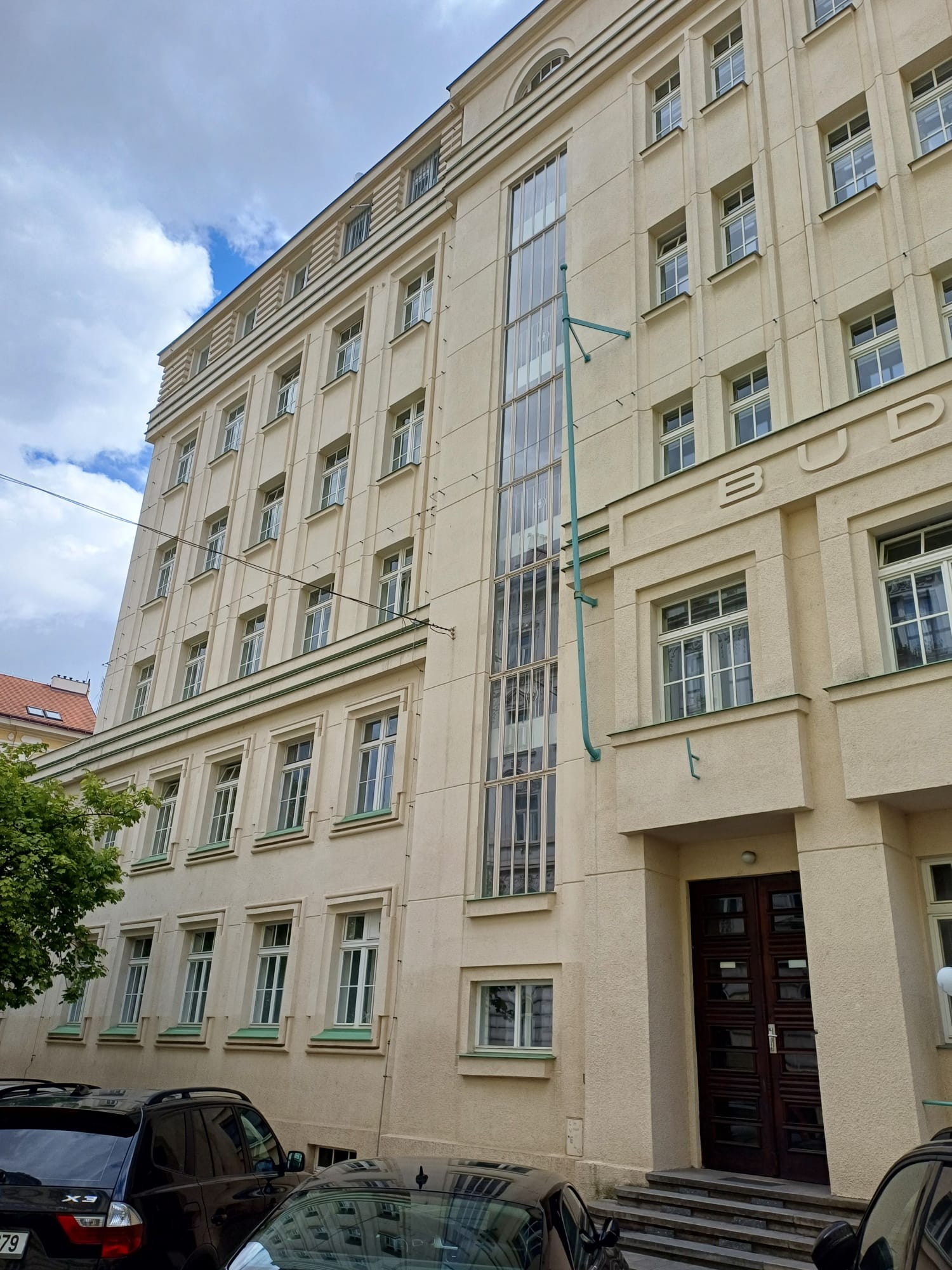 Studentská kolej Budeč, Wenzigova 1982/20