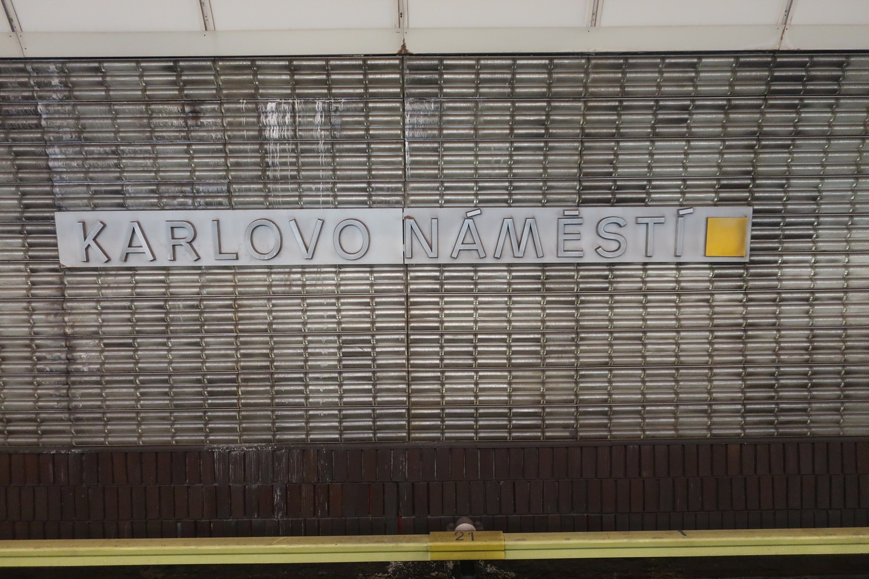 Stanice metra B Karlovo náměstí, Palackého a Karlovo náměstí