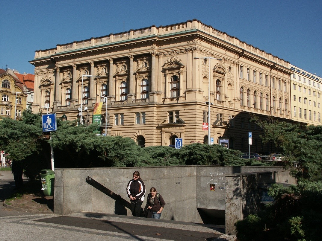Stanice metra A Náměstí Míru, náměstí Míru