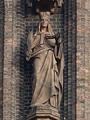 Sv. Ludmila, nika ve štítu kostela sv. Ludmily, náměstí Míru