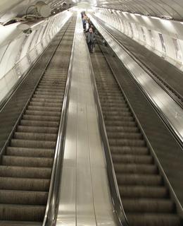 Nejdelší schody pražského metra jsou ve stanici Náměstí Míru