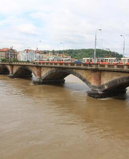 Palackého most při povodni 2013