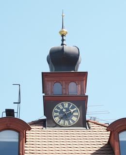 Typická věžička s hodinami (foto Milan Polák)