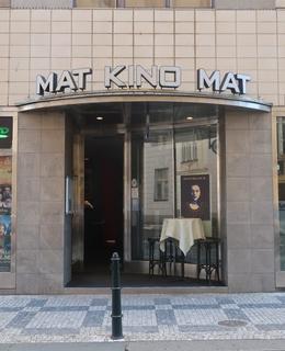 Vchod do kina MAT (Foto M. Polák, 2020)