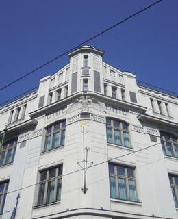 Secesní nároží budovy je obnoveno (foto D. Broncová, září 2020)