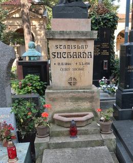 Hrob Stanislava Suchardy na Vyšehradě (Foto M. Polák, 2020)