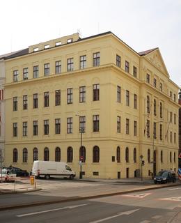 Škola v Resslově 8 (Foto M. Polák, 2020)