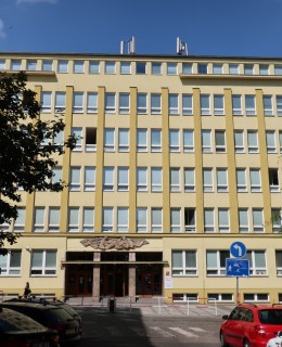 Základní škola Sázavská stojí na místě bývalé synagogy Základní škola Sázavská stojí na místě bývalé synagogy