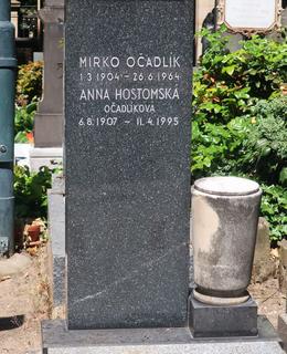 Hrob rodiny Očadlíkových (Foto M. Polák, červen 2021)