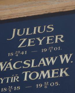 Zeyerovo jméno na Slavíně (Foto M. Polák, květen 2021)