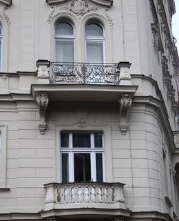 Oba typy balkonů (Foto M. Polák)