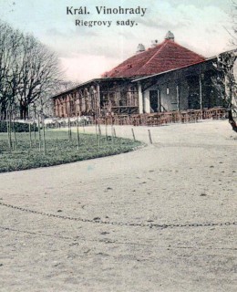 Riegrovy sady. Zahradní restaurace v býv. usedlosti, pohlednice, 1904. Zdroj: archiv M. Frankla