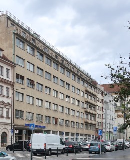Budova polikliniky (Foto M. Polák