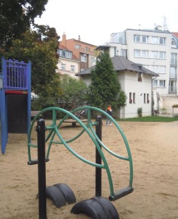 Přibližně v místech Vivária je dnes dětské hřiště (Foto D. Broncová)
