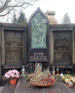Hrob rodiny Hlaváčkovy (Foto M. Polák, listopad 2022)