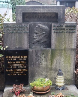 Hrob rodiny Liebscherových (Foto M. Polák, leden 2023)