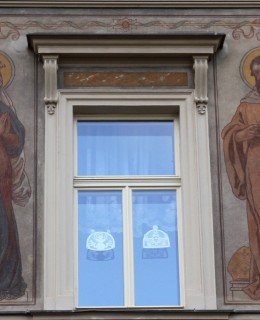 Výzdoba domu v Trojické ulici (Foto M. Polák, 2020)