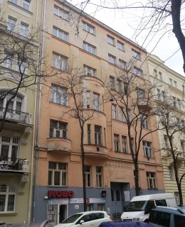 Dům Mánesova 53, kde Voglovi bydleli (Foto M. Polák, 2023)