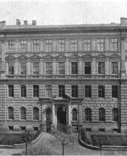Školní budova v roce 1898