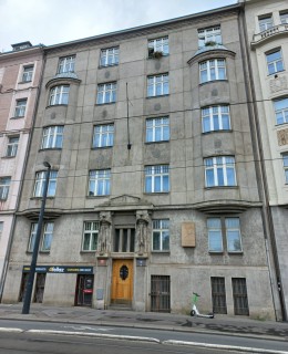 Dům Rašínovo nábřeží 388/48. Zdroj: H. Martínková
