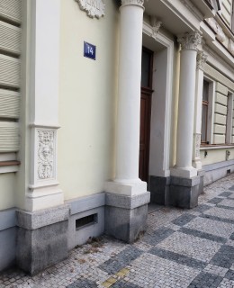 Vchod do domu s kameny zmizelých (Foto M. polák)