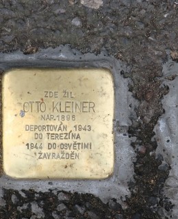 Kameny zmizelých rodiny Kleinorovy (Foto M. Polák, 2023)