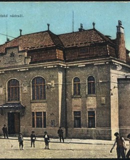 Nádraží na pohlednici z archivu M. Poláka