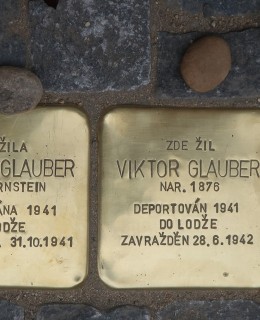Kameny zmizelých manželů Glauberových dne 19. 6. 2024 (Foto M. Polák)