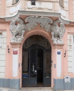 Vchod do domu Ibsenova 5 (foto M. Polák, 2024)