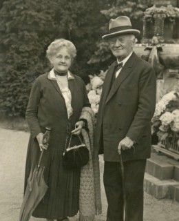 A. Krössing s manželkou v Poděbradech. Zdroj: archiv B. Kovaříkové