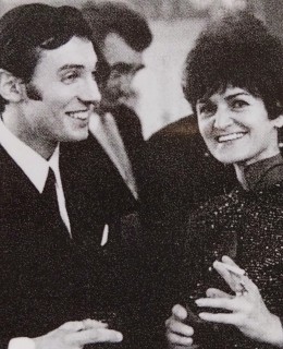 S Karlem Gottem na večírku Supraphonu, převzato z knihy Povolání textařka