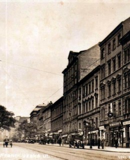 Francouská ulice, pohlednice kolem 1930