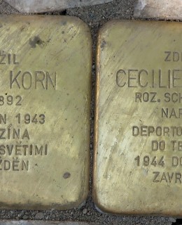 Kameny zmizelých manželů Kornových (Foto M. Polák, 2025)