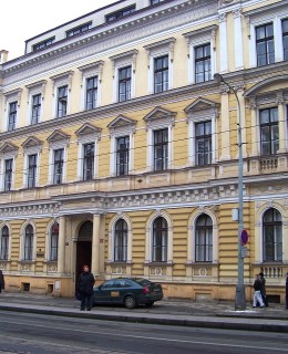 Budova soudu, Francouzská ul. 19