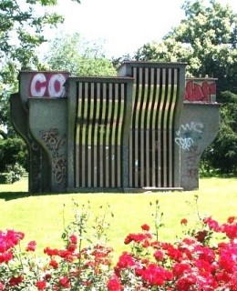 Výdech z metra A u vodního prvku