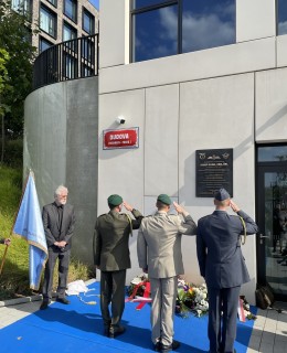 Odhalení pamětní desky gen. Dudy v Praze 2, v Dudově ulici. (2023)