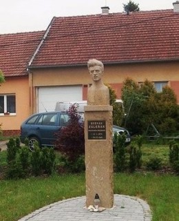 Pomník Š. Zálešáka v Bánově (Zdroj: Wikipedia)