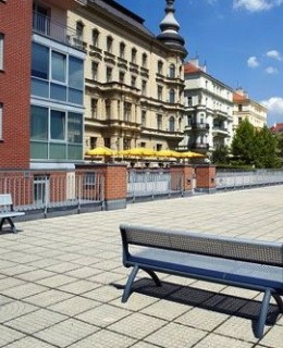 Rezidenční areál Zvonařka vedle bývalého domu A. Chmela, dnes hotel Le Palais