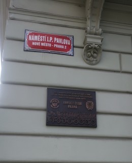 Umístění desky na nároží bývalého kotelu Kriváň. (Foto M. Polák, 2025)