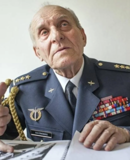 E. Šneberg. Zdroj: ČSOL