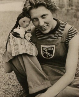 Loutkářka Hana Lamková (1956). Zdroj: Divadlo Spejbla a Hurvínka