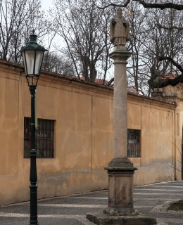 Kopie (výdusek) sochy sv. Apolináře z roku 2015. (Foto M. Polák, leden 2026)