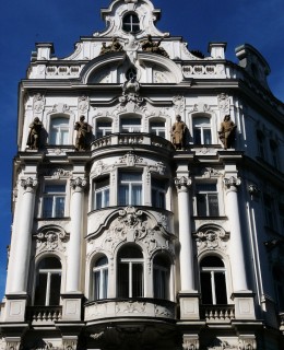 Dům na nároží Italské ul. a nám. Míru