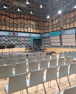 Ve studiu S1 ve staré budově nahrává například SOČR nebo zde vzniká pořad Tobogán i jiné